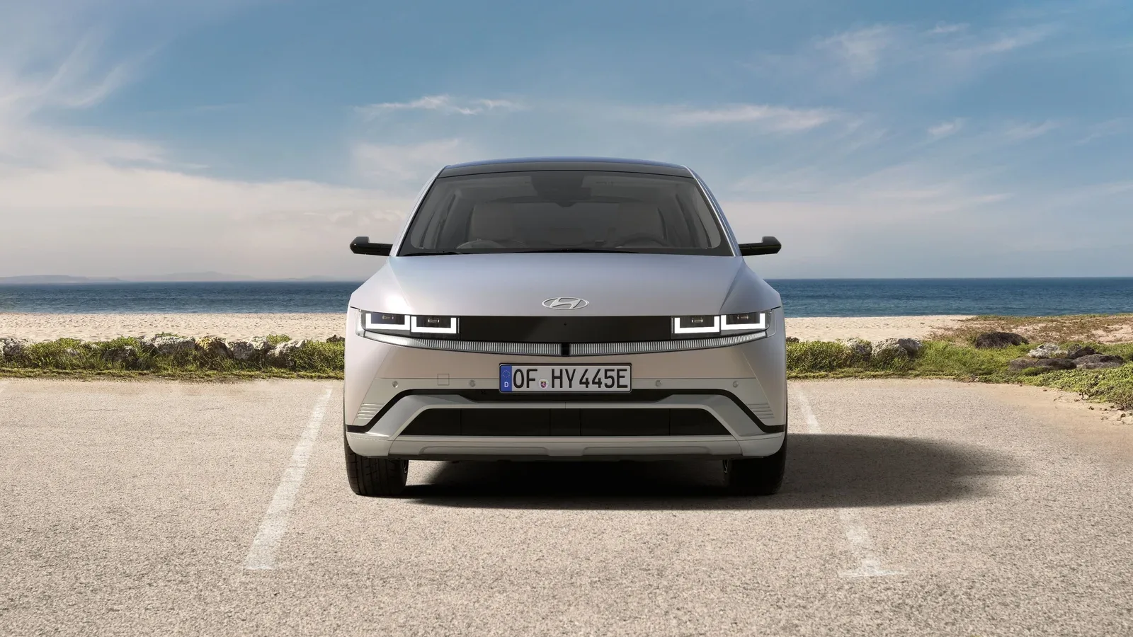 Hyundai IONIQ 5, front view outdoors.