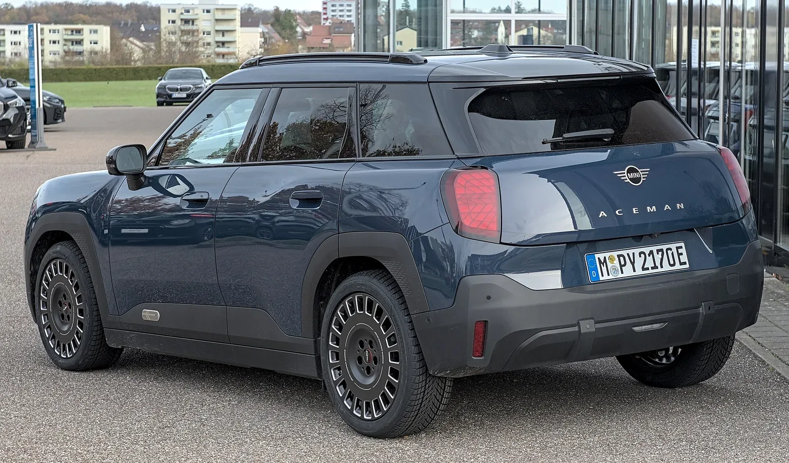 MINI Aceman, exterior three-quarter view.