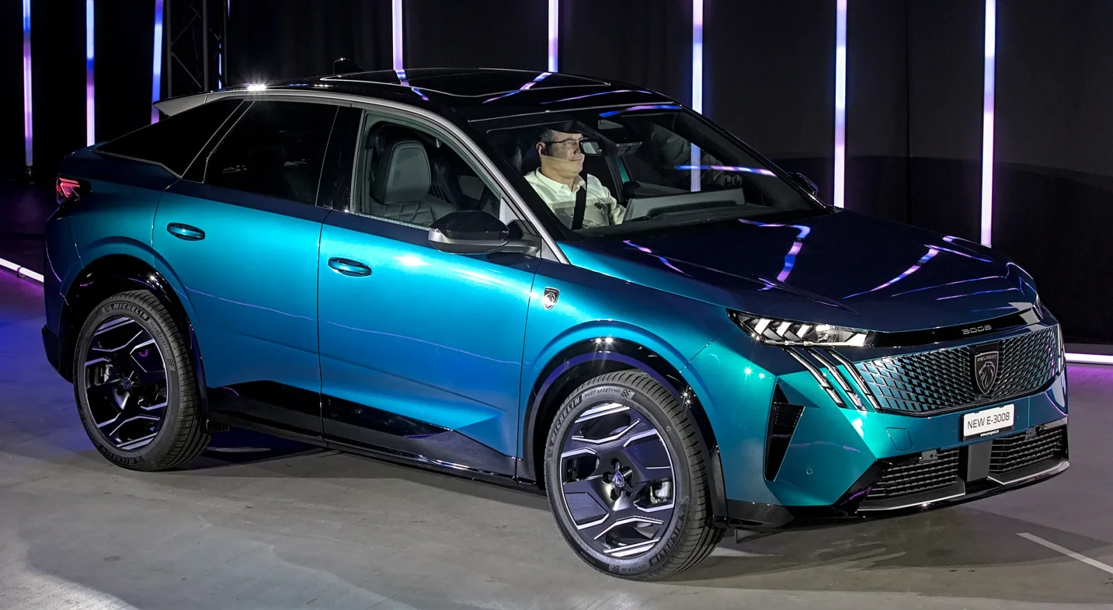 Peugeot E-3008