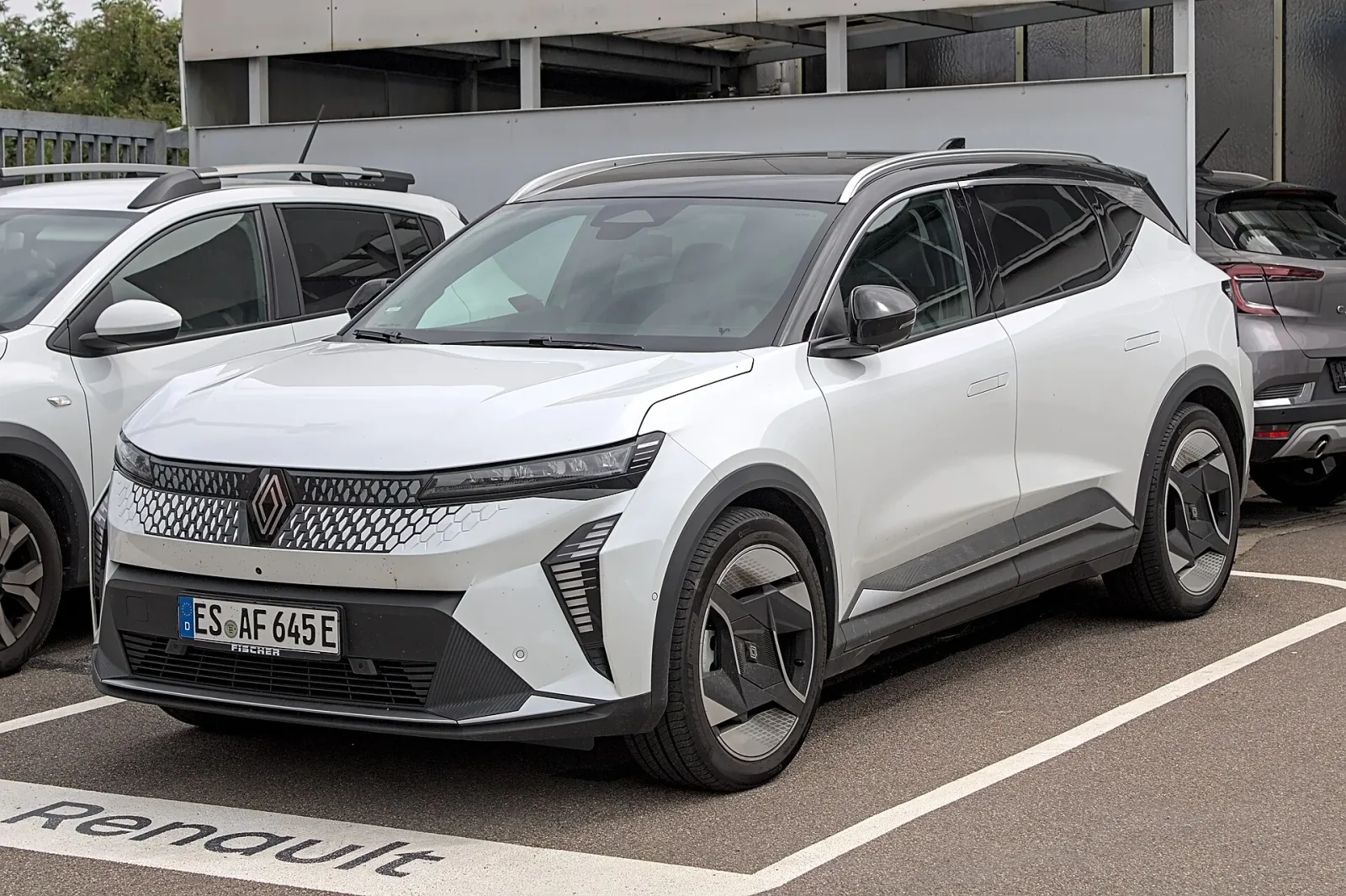 Exterior view of the Renault Scenic E-Tech.