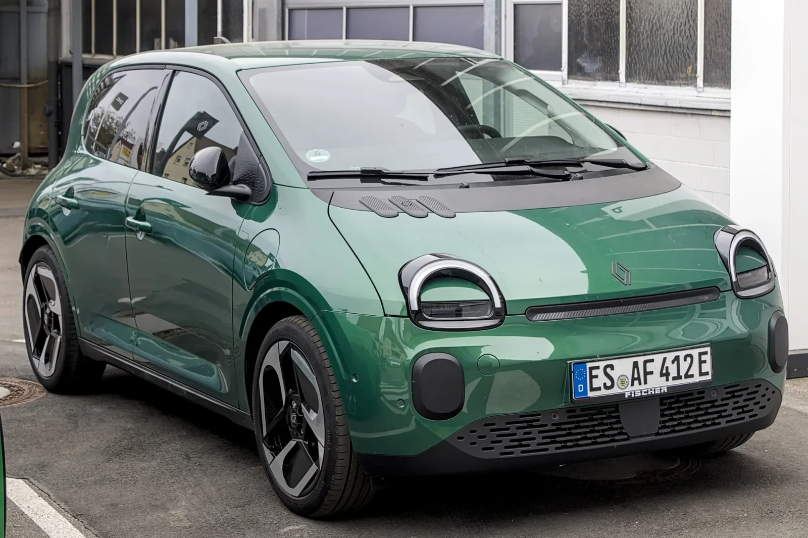 Exterior view of the Renault Twingo E-Tech.