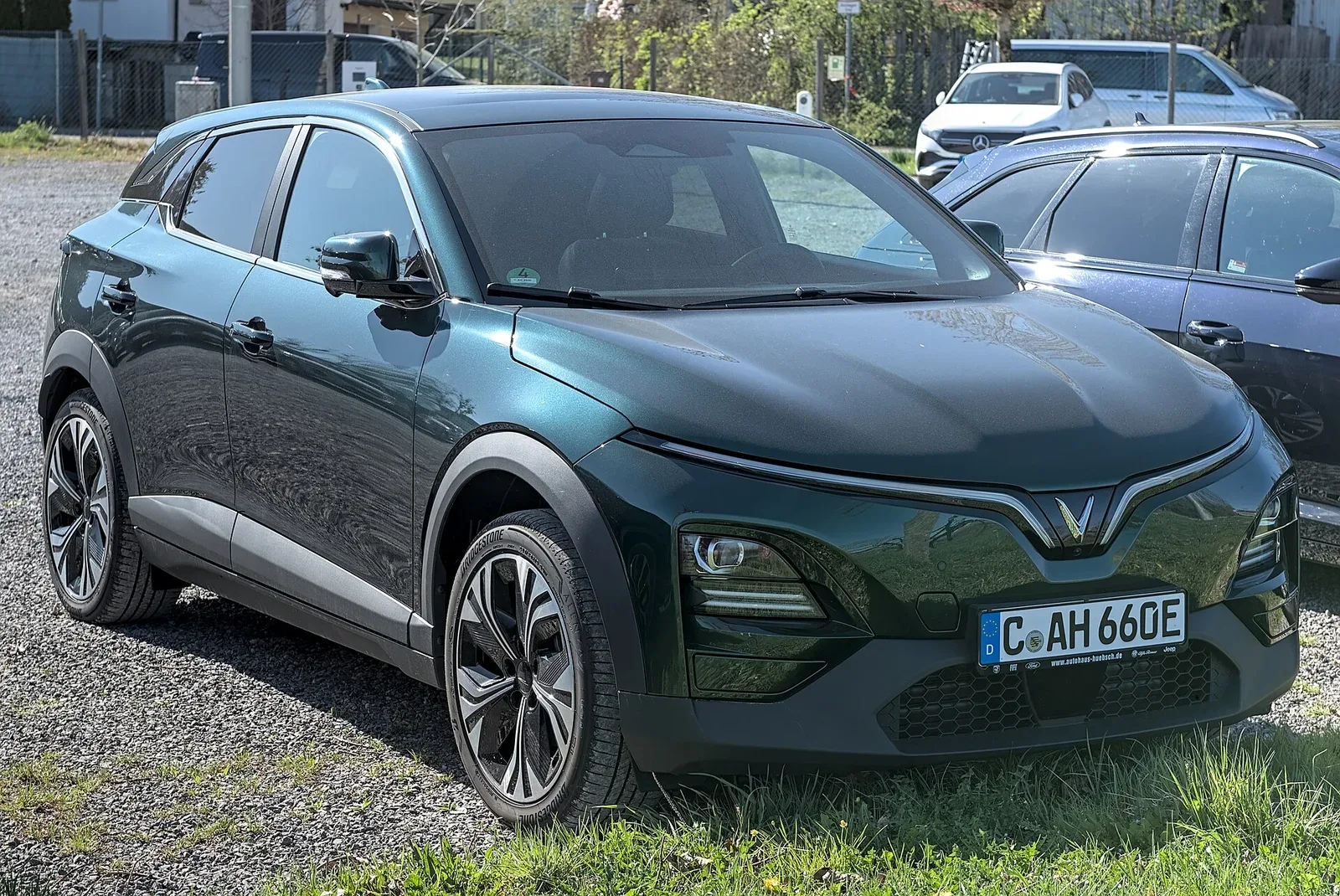 VinFast VF 6, exterior three-quarter view.